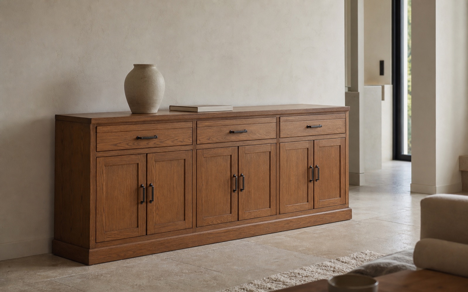 Buffet en bois brun avant transformation